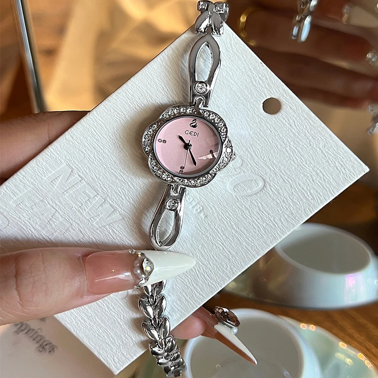 ساعة يد نسائية رائعة، قرص زهري بتصميم غير منتظم، سوار مخرم، ساعة يد نسائية راقية. #1