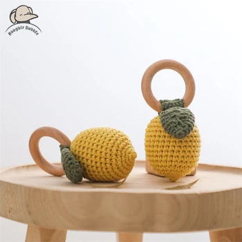 赤ちゃん用のかぎ針編みの歯がためリング,フルーツ型の歯が生えるガラガラ,幼児用の動物のおもちゃ,出産祝い