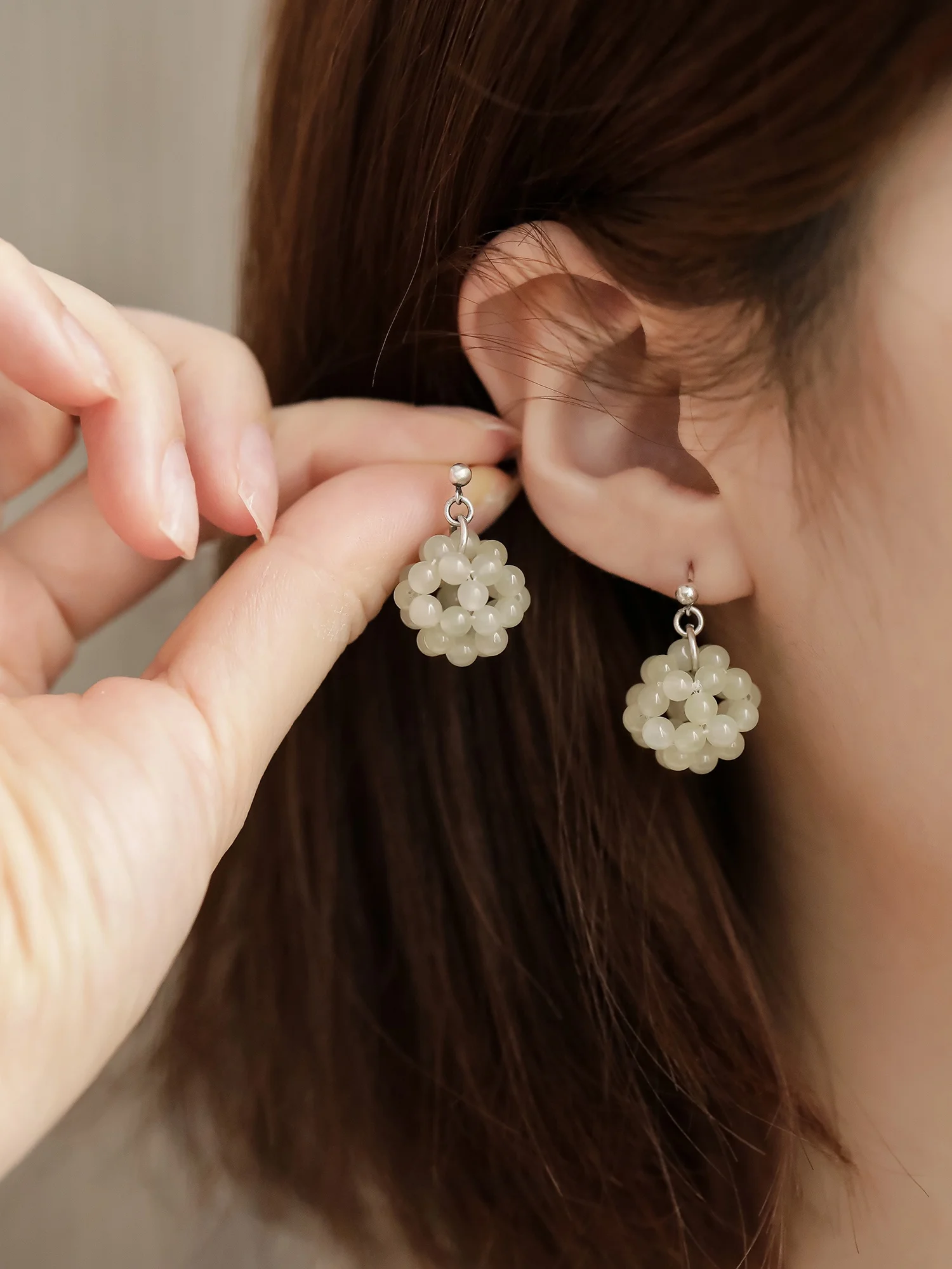 boucles-d'oreilles-artisanales-en-argent-s925-avec-boule-de-jade-hetian-design-tendance-pour-femme-style-cool-et-personnalise-nouveaute-2026-accessoires-de-bijoux-d'oreille