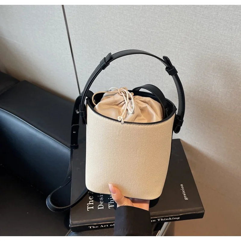 

Women's Crossbody-Bag Made Of Premium Leather Boasting Trendy Design And High-End Paris Look​