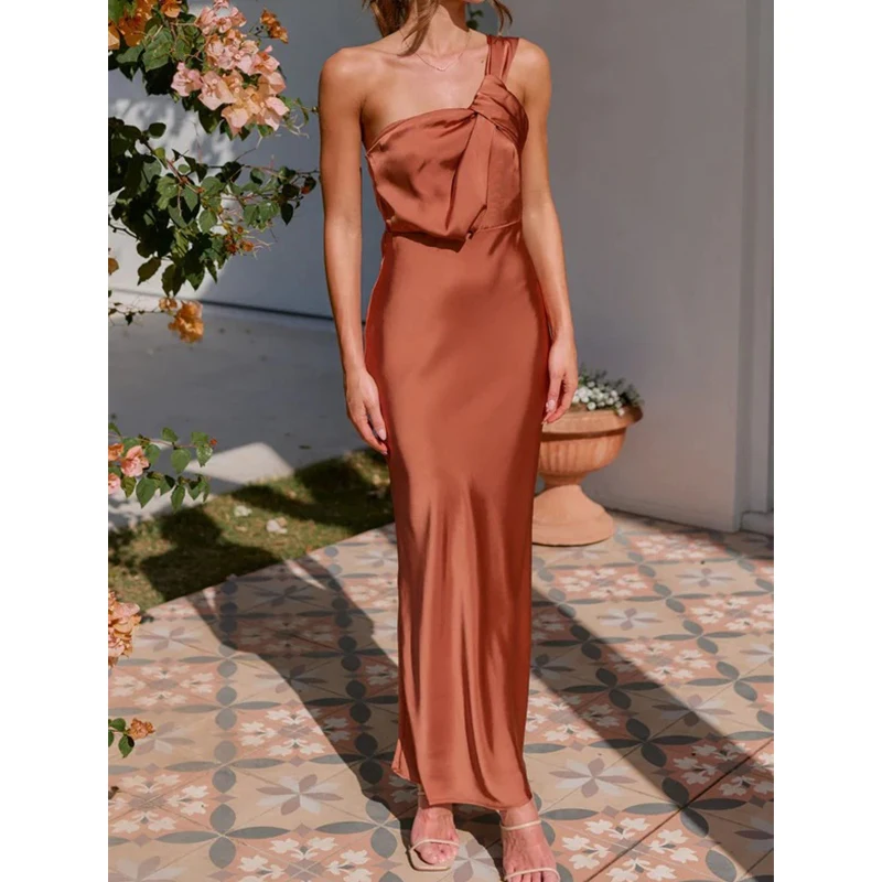 Abito lungo estivo da donna elegante con spalla singola tinta unita senza spalline vestito estivo sexy che abbraccia l'anca abiti con gonna stile abiti