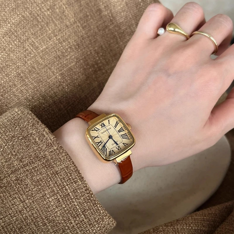 Vintage Square Quartz Watch for Women Leather Strap Roman Numerals Unique Design Casual Fashion Trendy