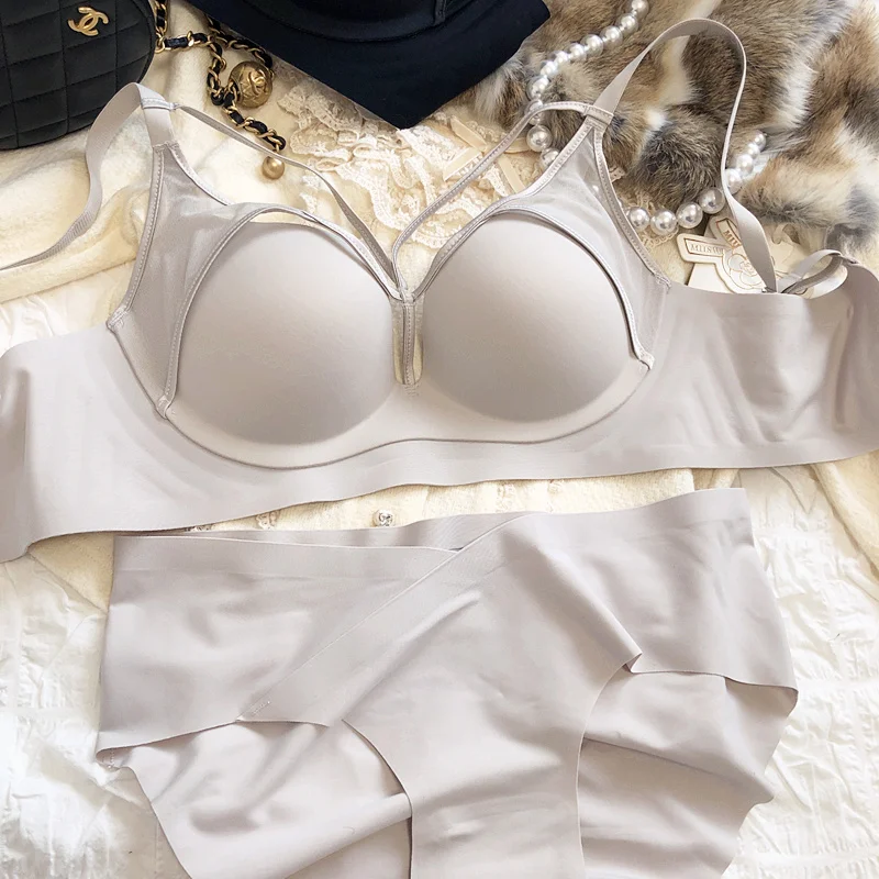 

Sexy straps lingerie sets without steel ring bra glossy small breasts gathered underwear on the thin under the thick bras