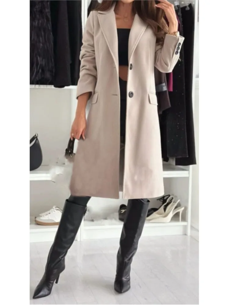Modny płaszcz damski, jednolity kolor, casualowy, do biura, długi rękaw, zapinany na guziki, z kieszeniami, elegancki, jesienno-zimowy, nowa kolekcja odzieży damskiej.