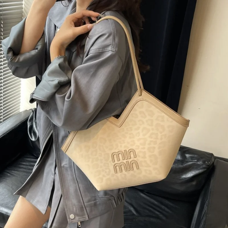 حقيبة يد نسائية أنيقة مصنوعة من الجلد المنقوش باللافندر تتميز بنمط عتيق كاجوال أنيق ​