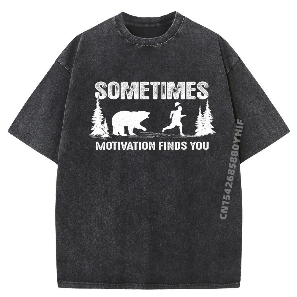 

Иногда мотивация найти тебя Футболка Медведь Забавная Кемпинг Черная Рубашка Футболки с графическим рисунком Уличные мытые футболки для мужчин Хип-хоп
