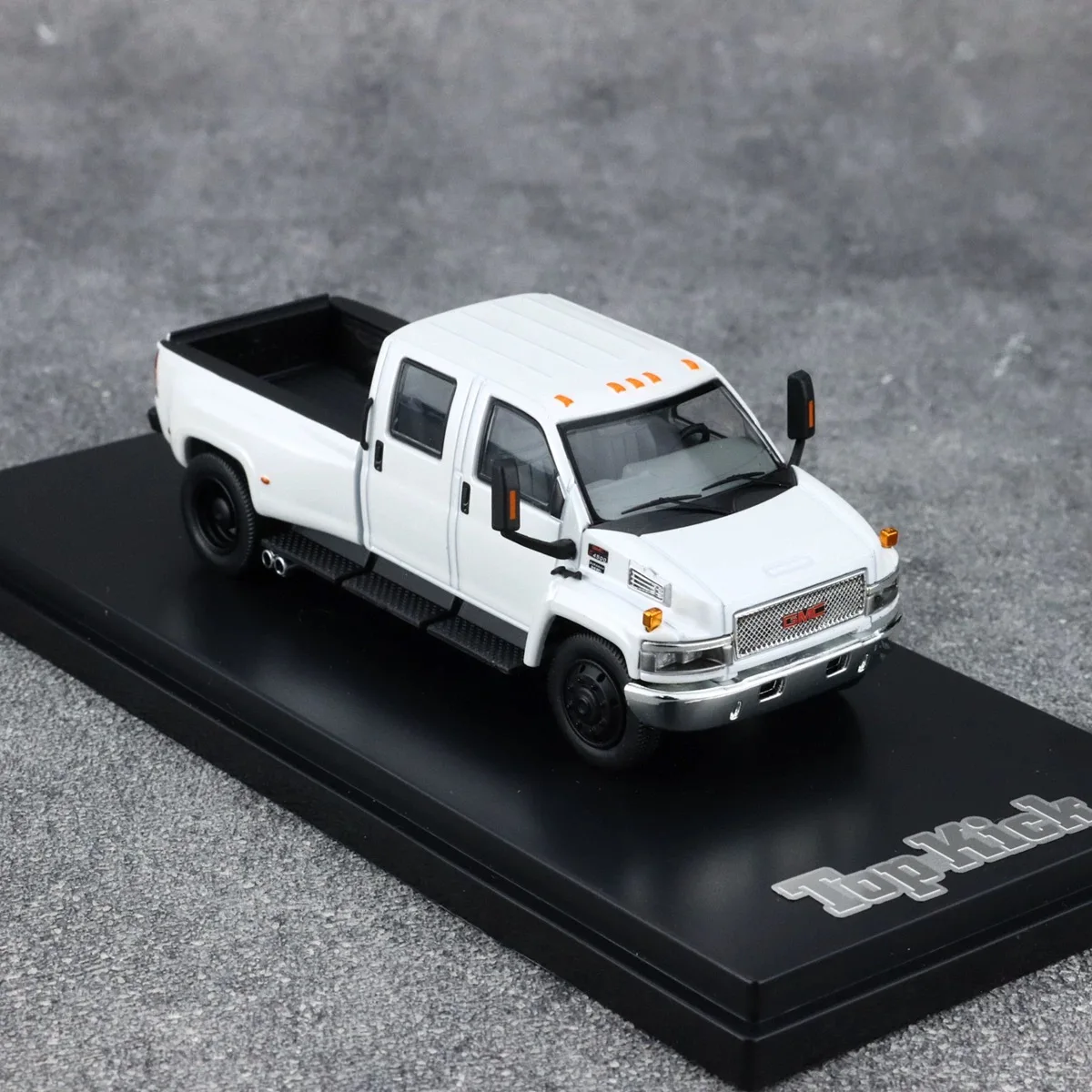 

GOC 1:64 Kodiak & GMC Topkick American-style pickup truck model