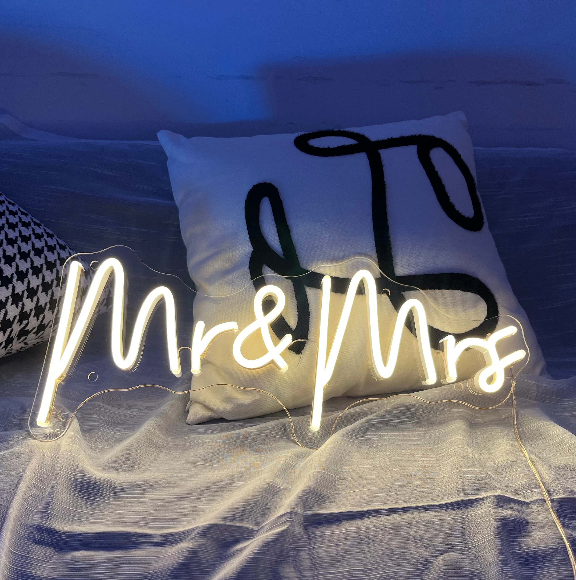 Free Custom Mr&Mrs Wedding Neon Sign lights,Name Sign,Personalized Gifts,Birthday Party Gifts,Modern Bedroom Sign