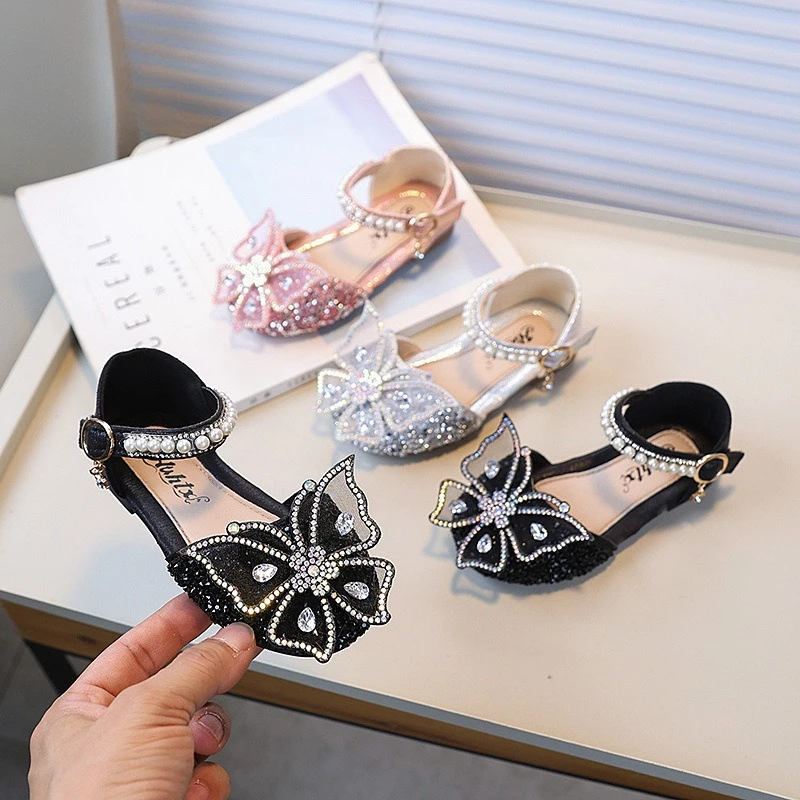 

2026 Summer Girls Flat Sandals New Rhinestone Bow Children Princess Dress Shoes Elegant Kids Ballet Sandals for Wedding Party