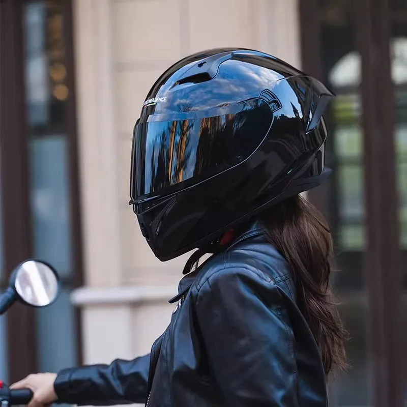 Winter Motorcycle Helmet for Men and Women Four Seasons Universal Motorcycle Full Helmet Retro Cruise Motorcycle Polka Dot