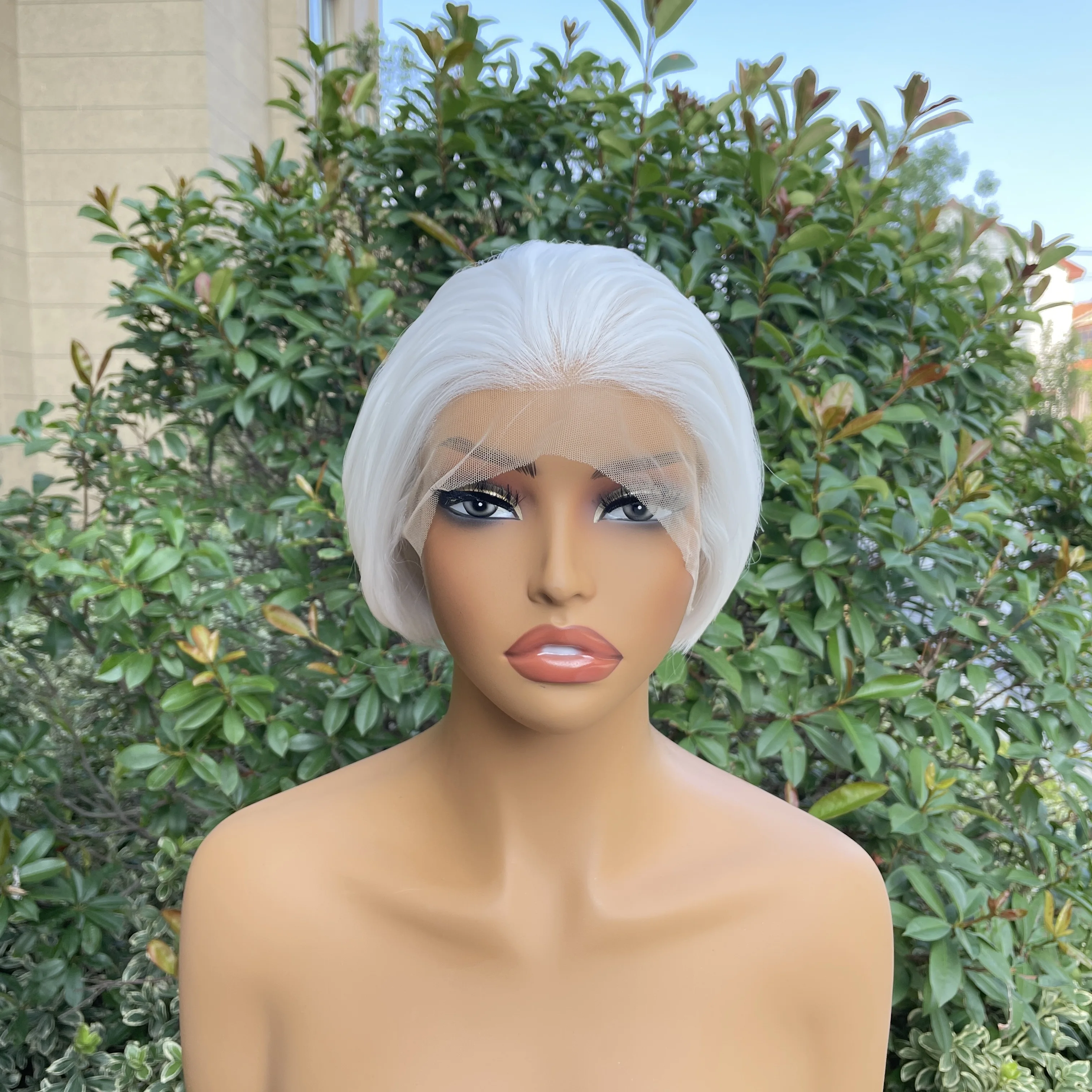 

Белый цвет, короткий боб, синтетические парики 13X4, кружевные передние парики для женщин, бесклеевые, полузавязанные вручную, парики для косплея для мужчин, термостойкие