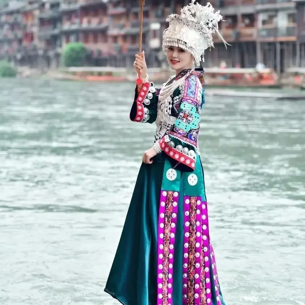 Guizhou Yunnan Guangxi Miao fine clothing singer stage catwalk wedding clothes photography travel two sets