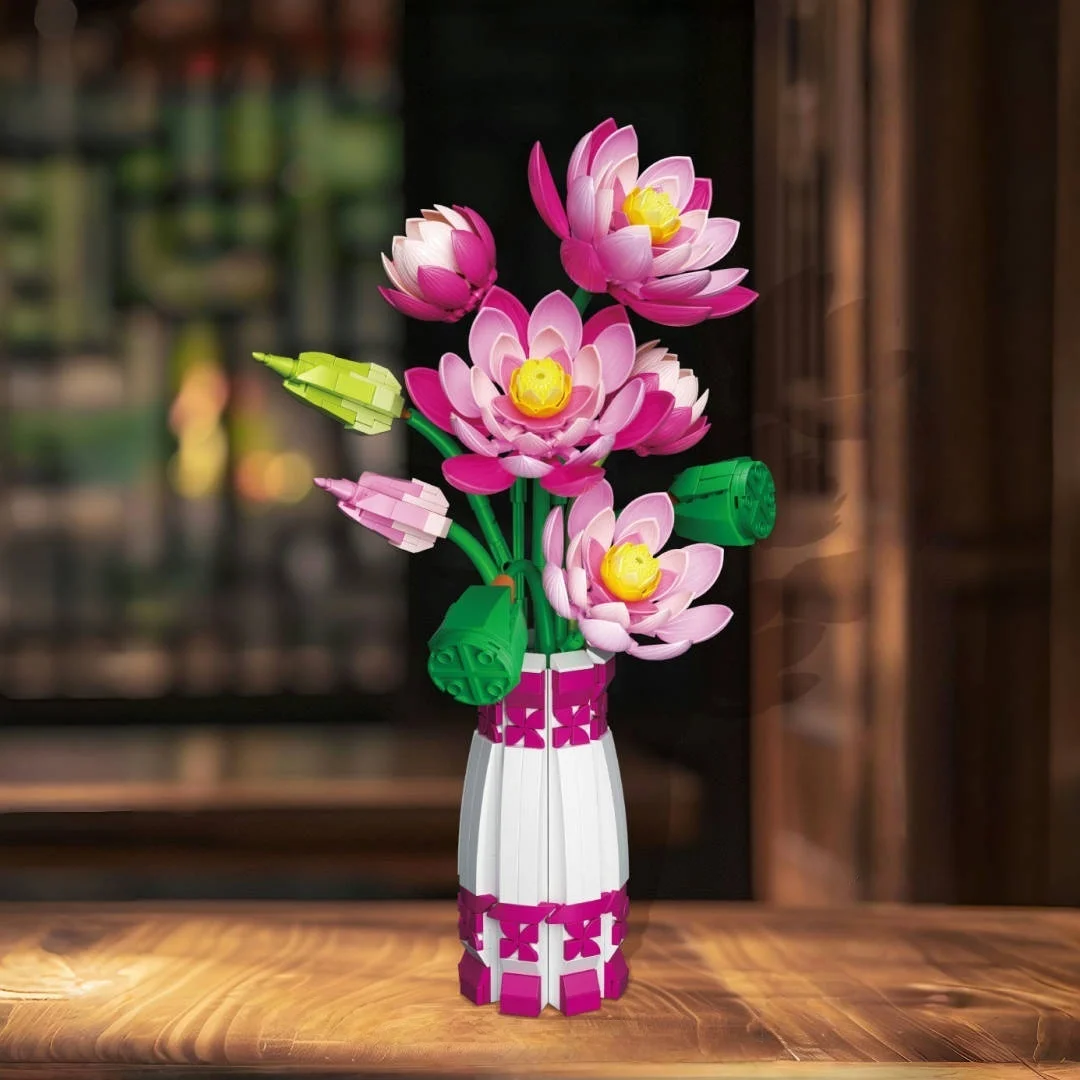 695+delige lotus bouwsteenornamenten met vazen |   Lotus-bouwsteenset in Chinese stijl |   Desktopdecoratie voor thuis |   Valentijnsdag/Halloween/Thanksgiving/Kerstcadeaus