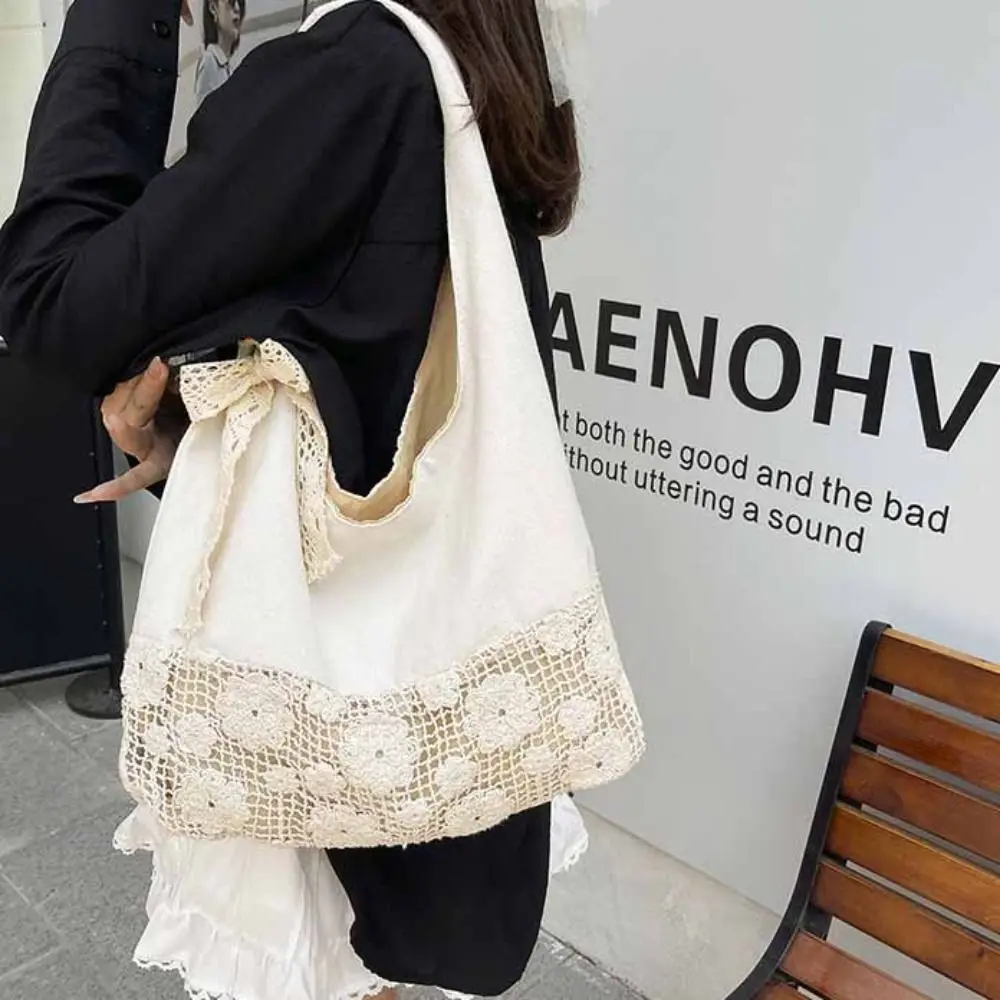 

с кружевной лентой, однотонная тканая сумка-тоут, пляжная сумка, пляжная сумка с цветком, пляжная сумка в богемном стиле, большая вместительная полая сумка на плечо