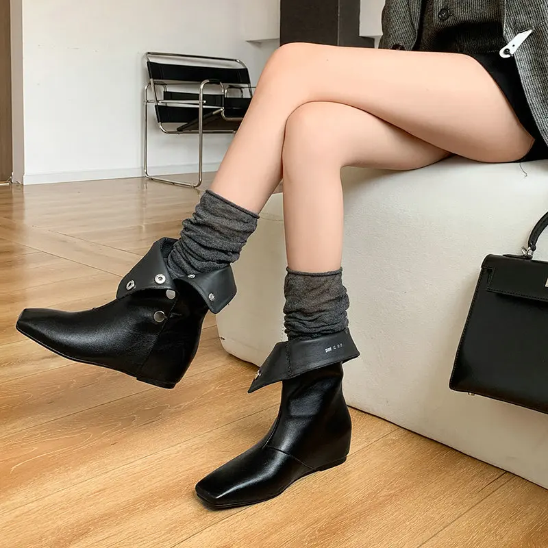 أحدث صيحات الموضة لعام 2025 أحذية نسائية من الجلد الأسود بنعل عريض متوسط الساق بمقدمة مربعة