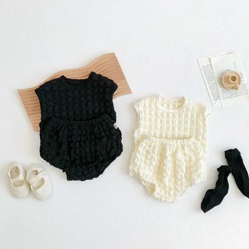 ZOETOPKID Ensembles d'été pour bébés filles : Hauts sans manches à col rond en maille bulle couleur unie + Shorts bouffants – Vêtements de mode pour nouveau-nés