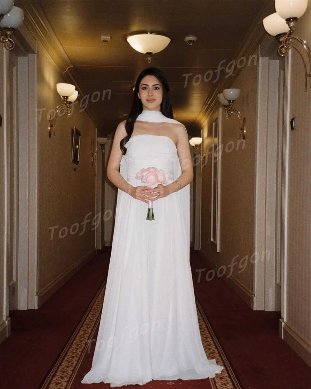 Toofgon ストラップレスシフォン A ラインエレガントなイブニングドレス女性のためのショールノースリーブプリーツフォーマルパーティーウエディングドレスカスタマイズ