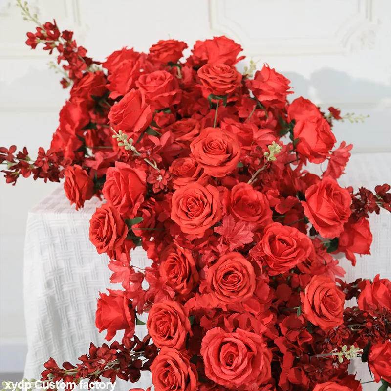 Luxuriöser roter Rosen-Tischläufer, künstliche Blumen, Hochzeitstischdekoration, langes Tisch-Centerpiece, Blumenarrangement, Delphinium-Blumenreihe, Partydekoration – Detail 2