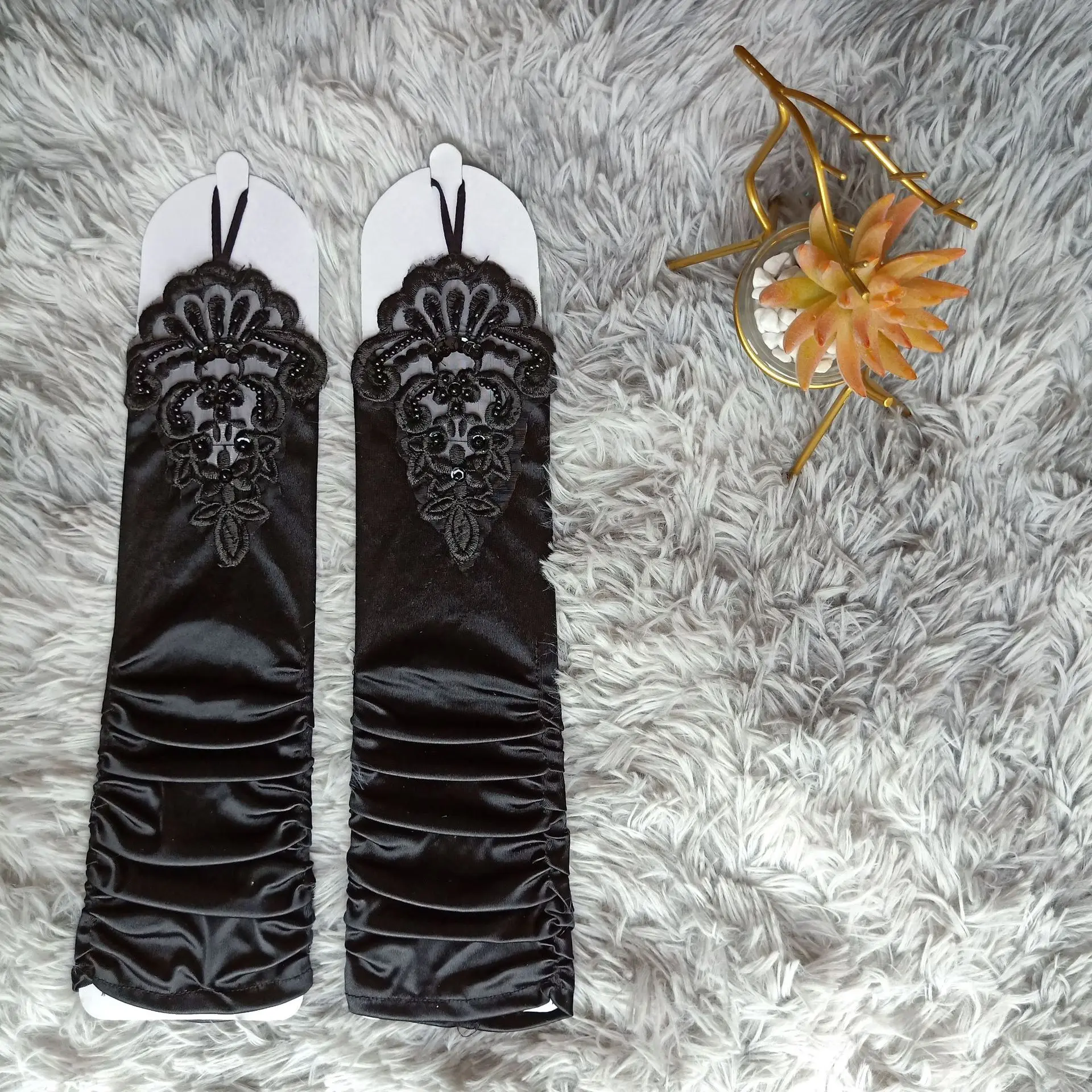 Branco marfim vermelho ouro preto luvas de noiva feminino babados sem dedos casamento promparty luvas de cetim comprimento do cotovelo frisado gants
