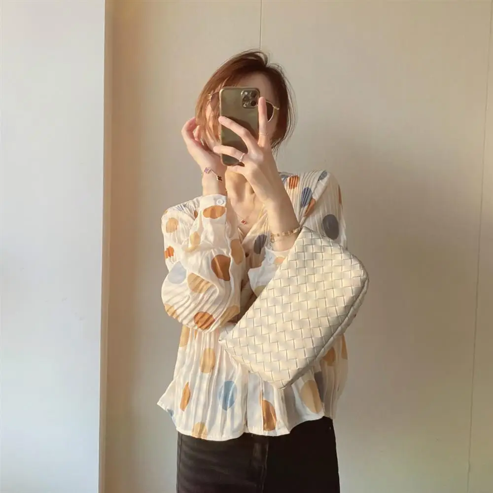 Vintage Colour Polka Dot Pleats Chiffon Shirt Women 2024 Spring Loose Long Sleeved V-neck Contrasting Colors All-match Shirt