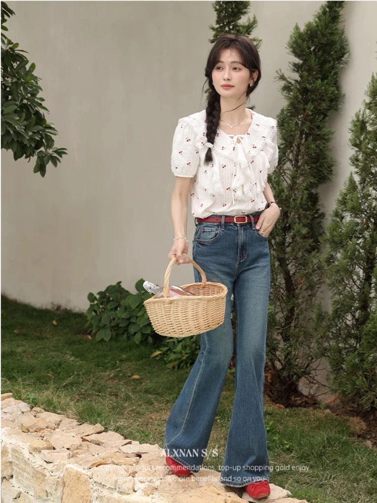 ALXNAN camisa de mujer 2025 verano lindo estampado de cereza blusas con cordones cuello Peter Pan diseño de volantes camisetas de manga corta señoras L53556