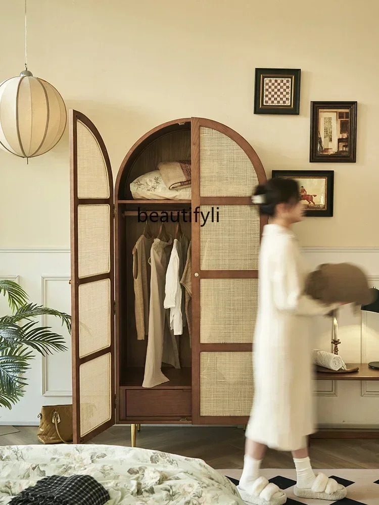 

x1Vintage Rattan Wardrobe Bed & Breakfast Bedroom Wardrobe Dome Vertical Hinged Door Storage Locker