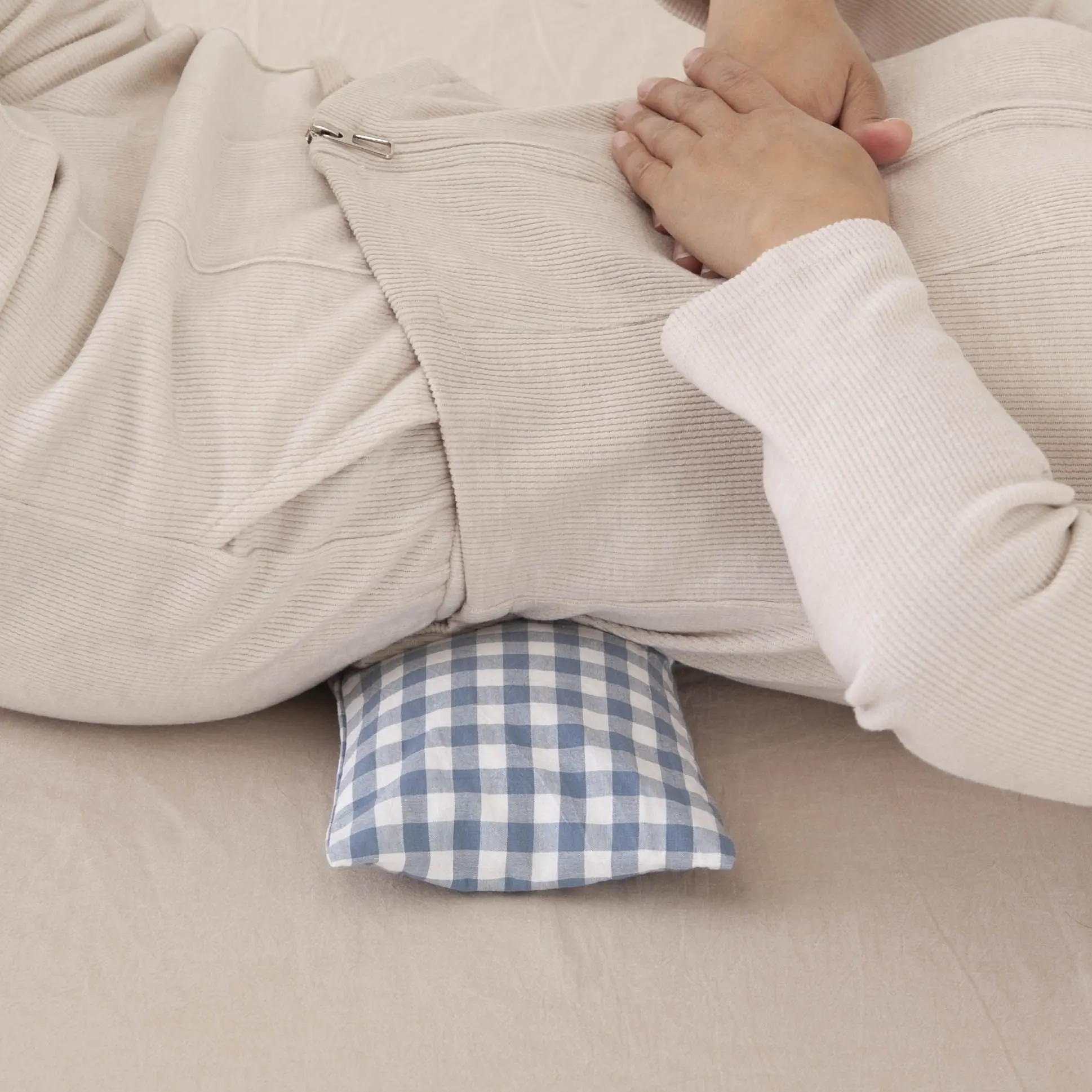 Comfortable Durable Small Lumbar Pillow Waist Cushions with Buckwheat Shell Night Use Waist Protection Backrest Decorating Mat