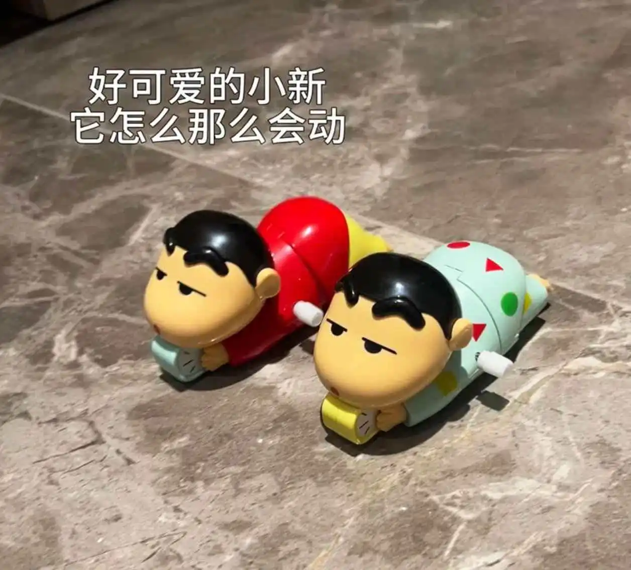 Auf Lager: Anime Xiao Xin Windende Feder-Krabbel-Blindbox – Süßes, bewegliches Ornament als Überraschungsgeschenk für Fans und Souvenir für die Feiertage