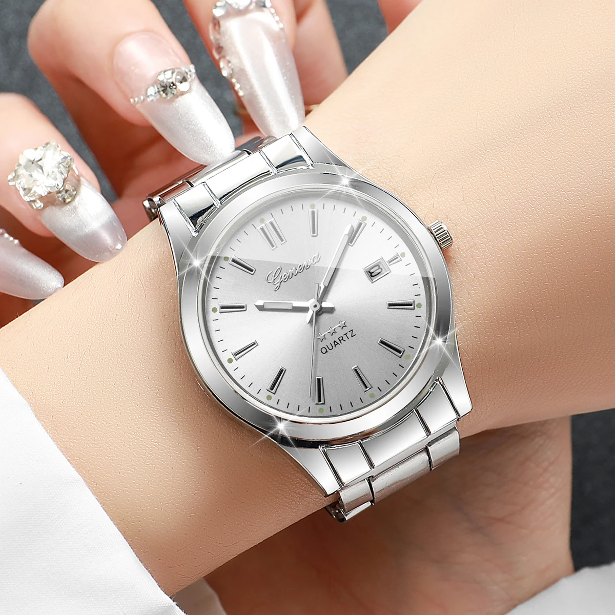2PCS Fashion Couple Quartz Wristwatch for Men Women Simple Round Dial Date Display Watches Set Relogio Feminino（Without Box） view 2