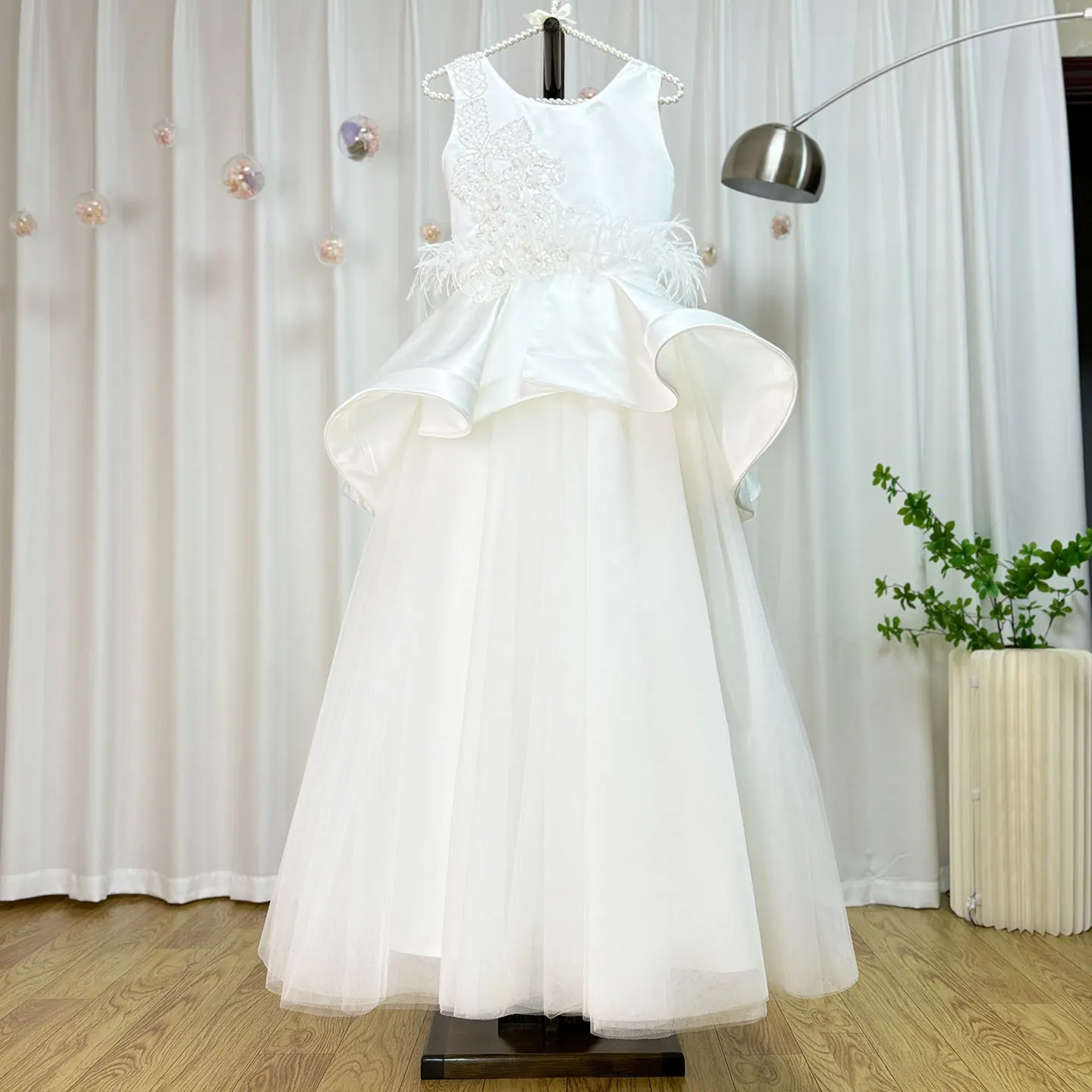 Jill Wish Elegant White Girl Dress Appliques Beading Red Ball Gown for Kid Wedding Birthday First Communion Party  2024 J322