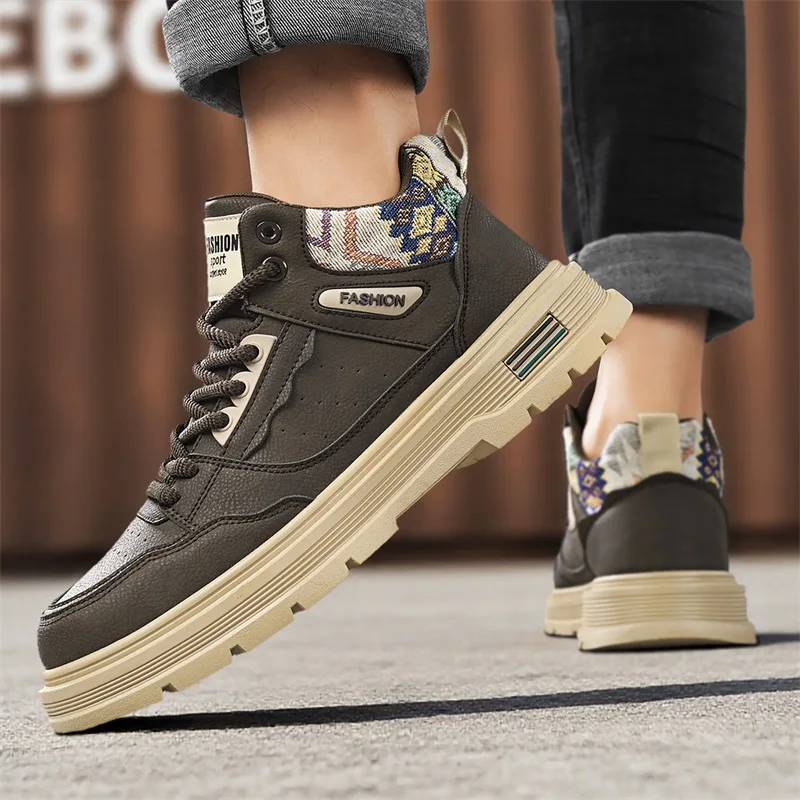 عالية الجودة أحذية رجالي 2025 نمط جديد الشتاء المضادة للانزلاق سميكة سوليد مقاومة للاهتراء في الهواء الطلق حذاء للسير مسافات طويلة الرجال أحذية العمل الجلدية