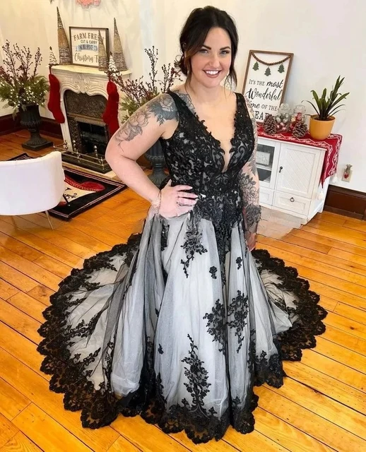 Gothic V Neck A-line Wedding Dresses Black White Appliques Mexican Bridal Long Formal Occasion vestidos Customised 3