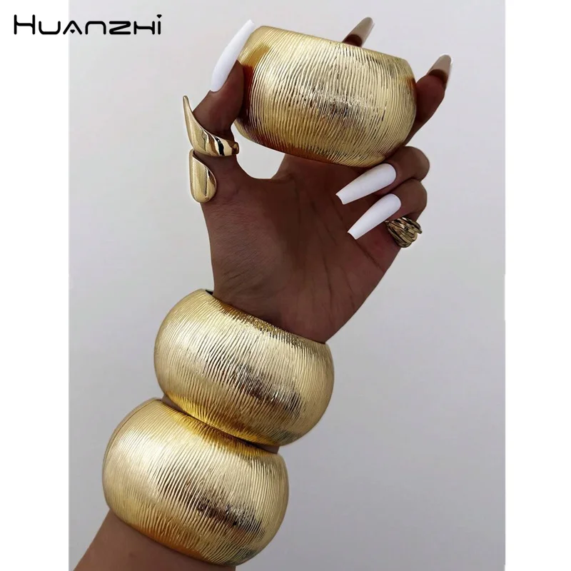 Huanzhi ヴィンテージ誇張パンクワイド分厚いワイドバングルミニマリスト厚いチャーム大規模なブレスレットファッションショージュエリー 1