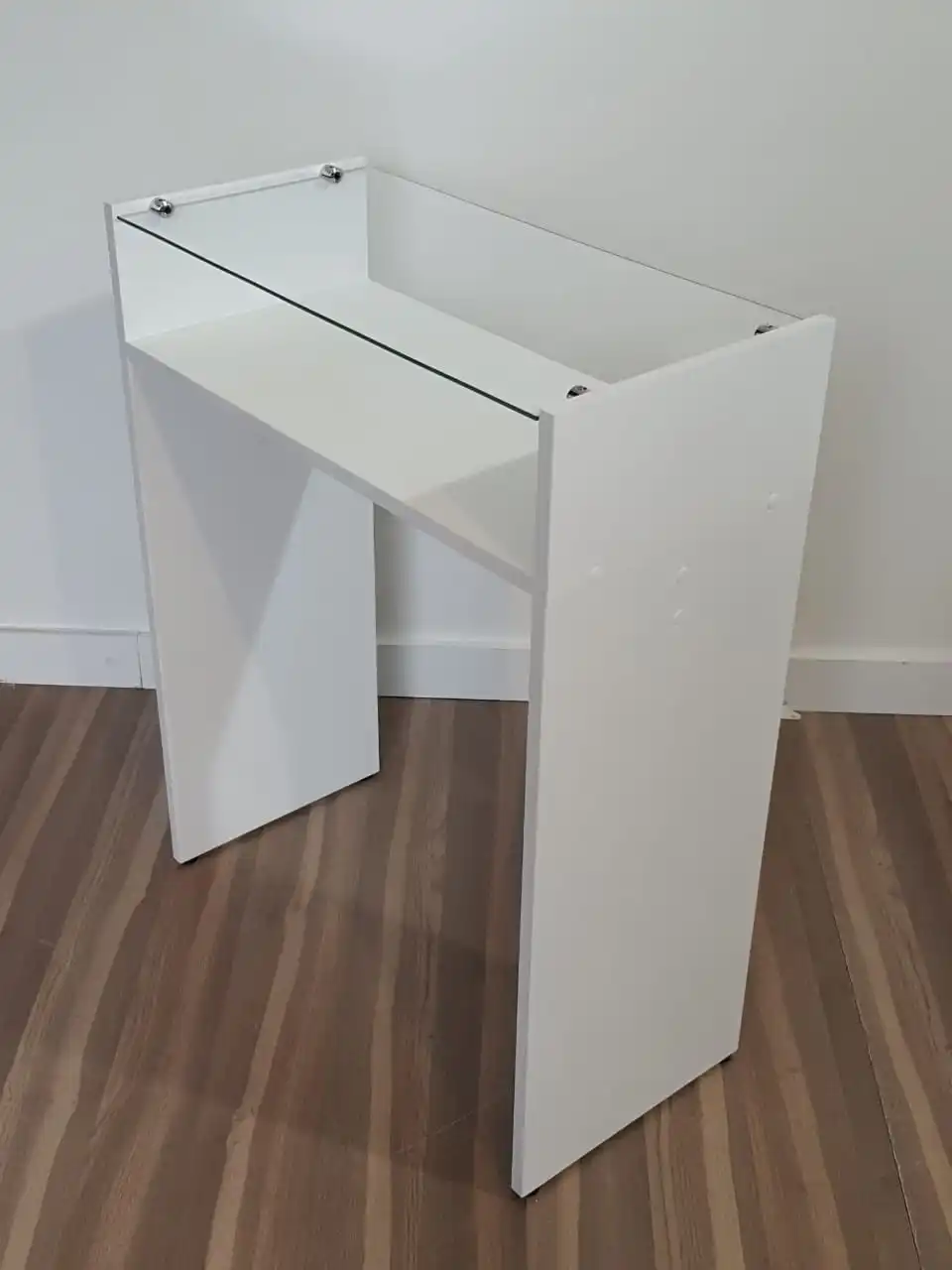 piano-del-tavolo-in-vetro-con-ruote