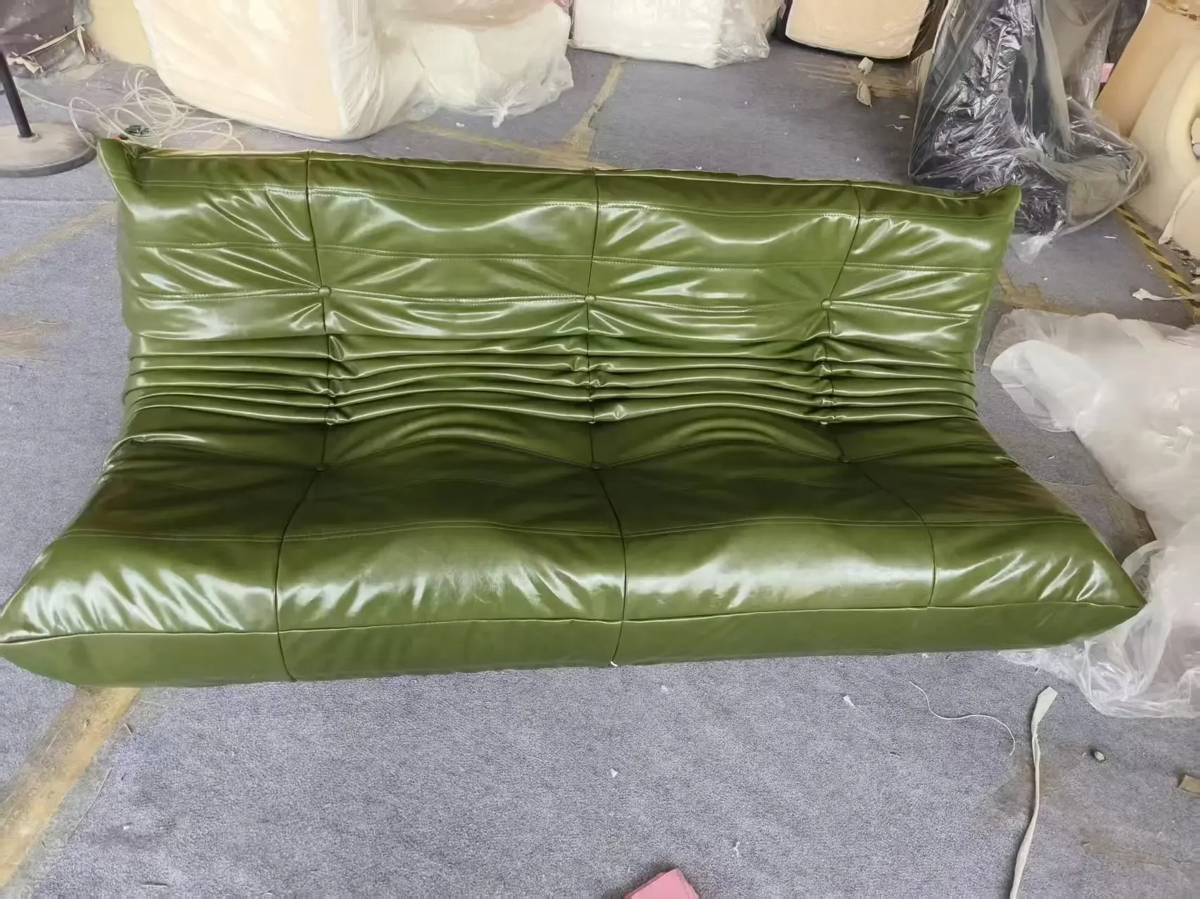 

Three oil wax leather sofas, suitable for living rooms, hotels, bedrooms, shopping malls, luxurious