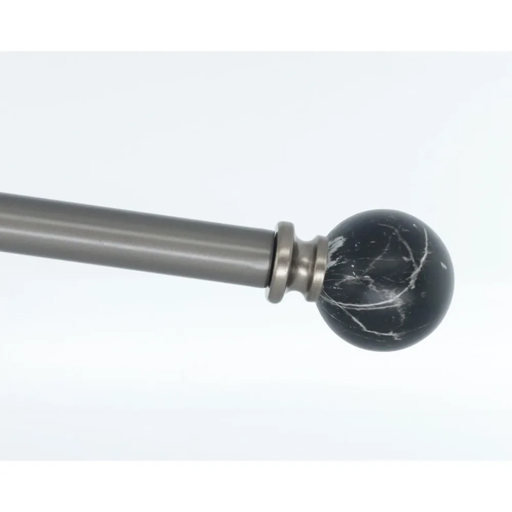 Drążek do zasłon Meriville o średnicy 1 cala z czarnymi, marmurowymi końcówkami w kształcie kuli, regulowany od 84 do 120 cali, styl Royal G