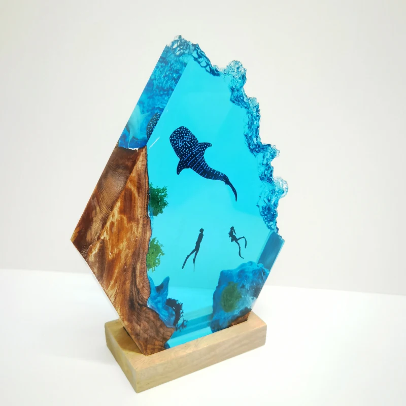 การผจญภัยใต้น้ําเรซิ่น Light Theme Creative ศิลปะ Night Light Craft ตกแต่ง USB โคมไฟตั้งโต๊ะปลาวาฬ Divers พวกเขา