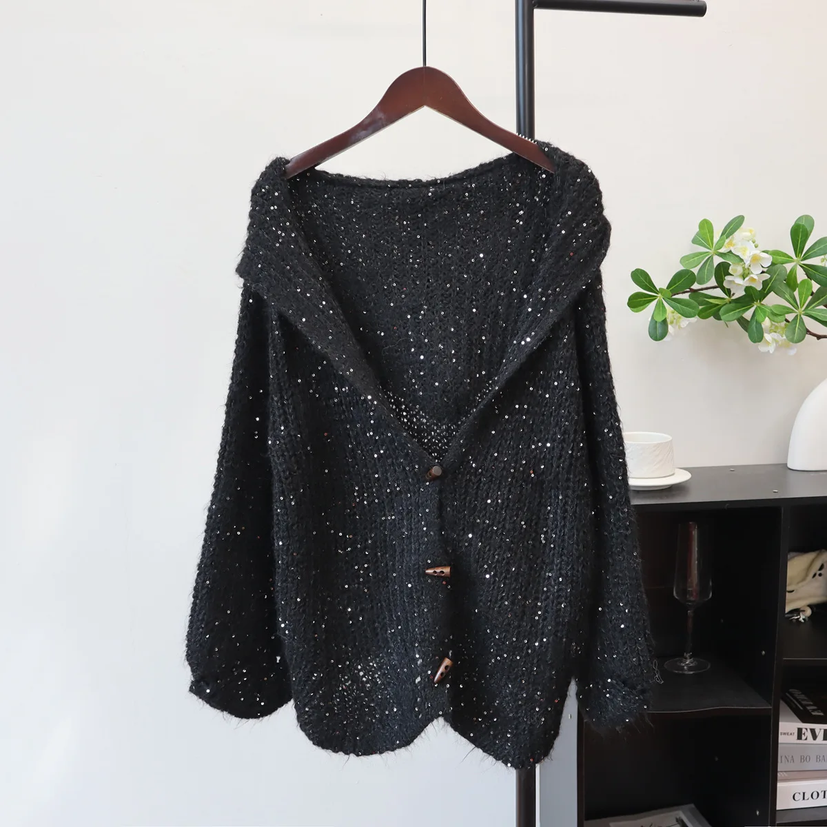 Cardigan lavorato a maglia con cappuccio e paillettes in corno di mucca con fibbia Design Sense Autunno e inverno Nuova giacca maglione allentato per donna