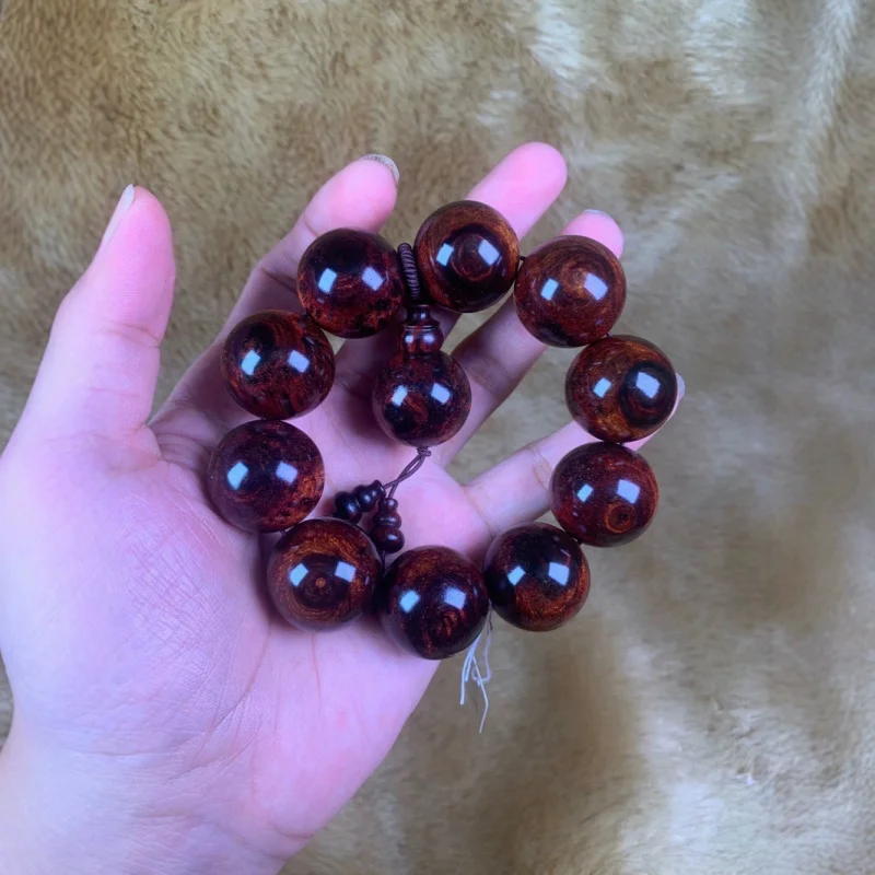 

Premium vintage Huanghuali 2.5mm bracelet with "sky-eye" spider pattern, available for sale on Douyin and Kuaishou
