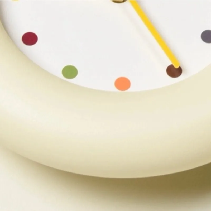 ساعات حائط إبداعية بسيطة على شكل باجل أبيض ساعات حائط فاخرة صامتة لغرفة المعيشة ديكورات غرفة جمالية حديثة إسكندنافية