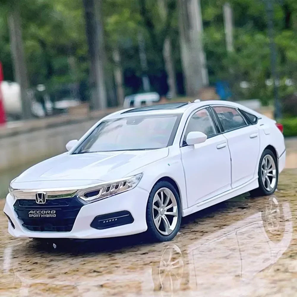 

1:24 модели Honda Accord из сплава, игрушечные машинки, 6 дверей, открытые со световым звуком, автомобильные резиновые шины, миниатюрный автомобиль, идеальный подарок для мальчиков