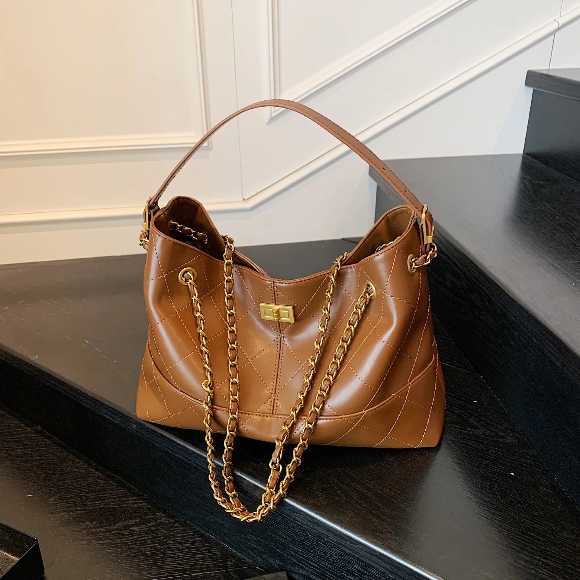 

​​Lock Closure Hippie Shopper Bag Women Spliced Leather Underarm Purse Boho Style Commuter Essential Water Resistant Canvas​​