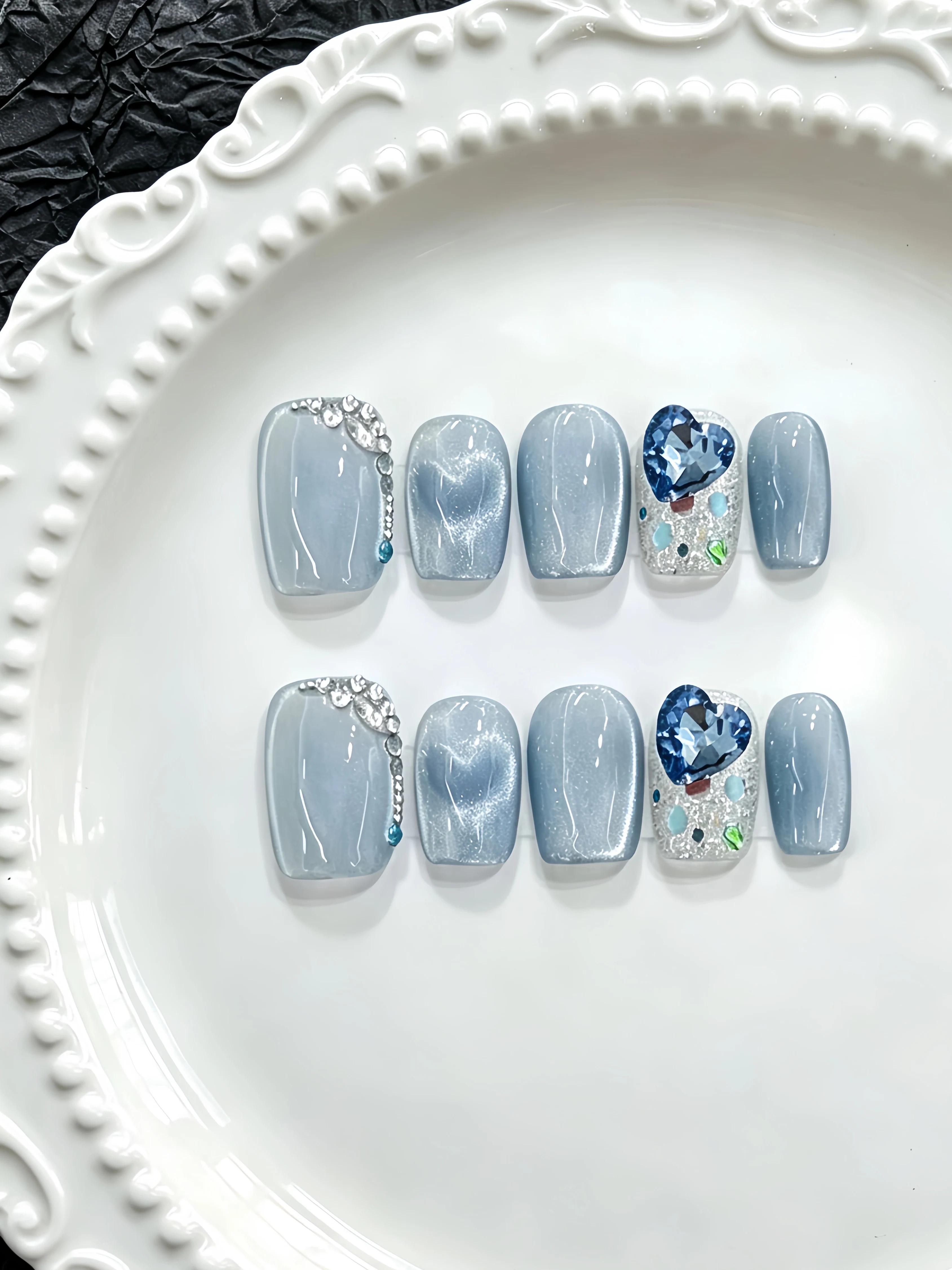10 Pieces of Short Square Nails, Sea-Themed Cool and Sweet Wearable Nails with Crushed Diamond Chain, Niche Sea-Themed Nail Art on Instagram