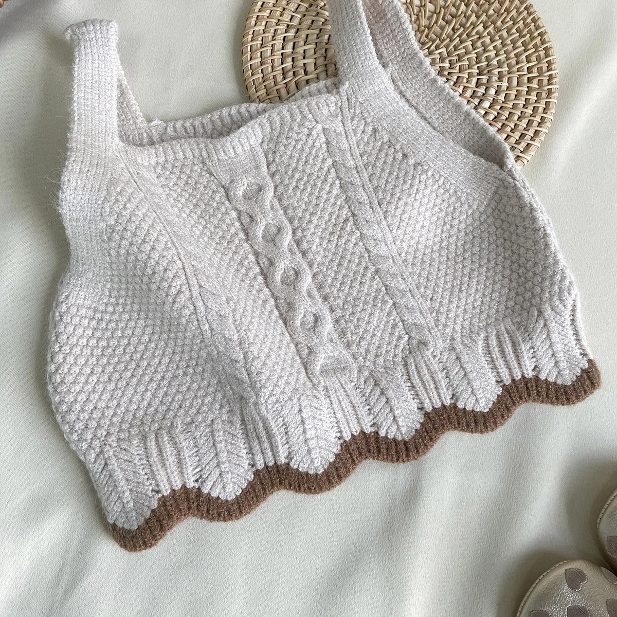 2023 New In Girls' Cozy Cotton Knit Top: Versatile Sleeveless Vest for Newborn Baby, Perfect for Autumn/Winter 0-3Y