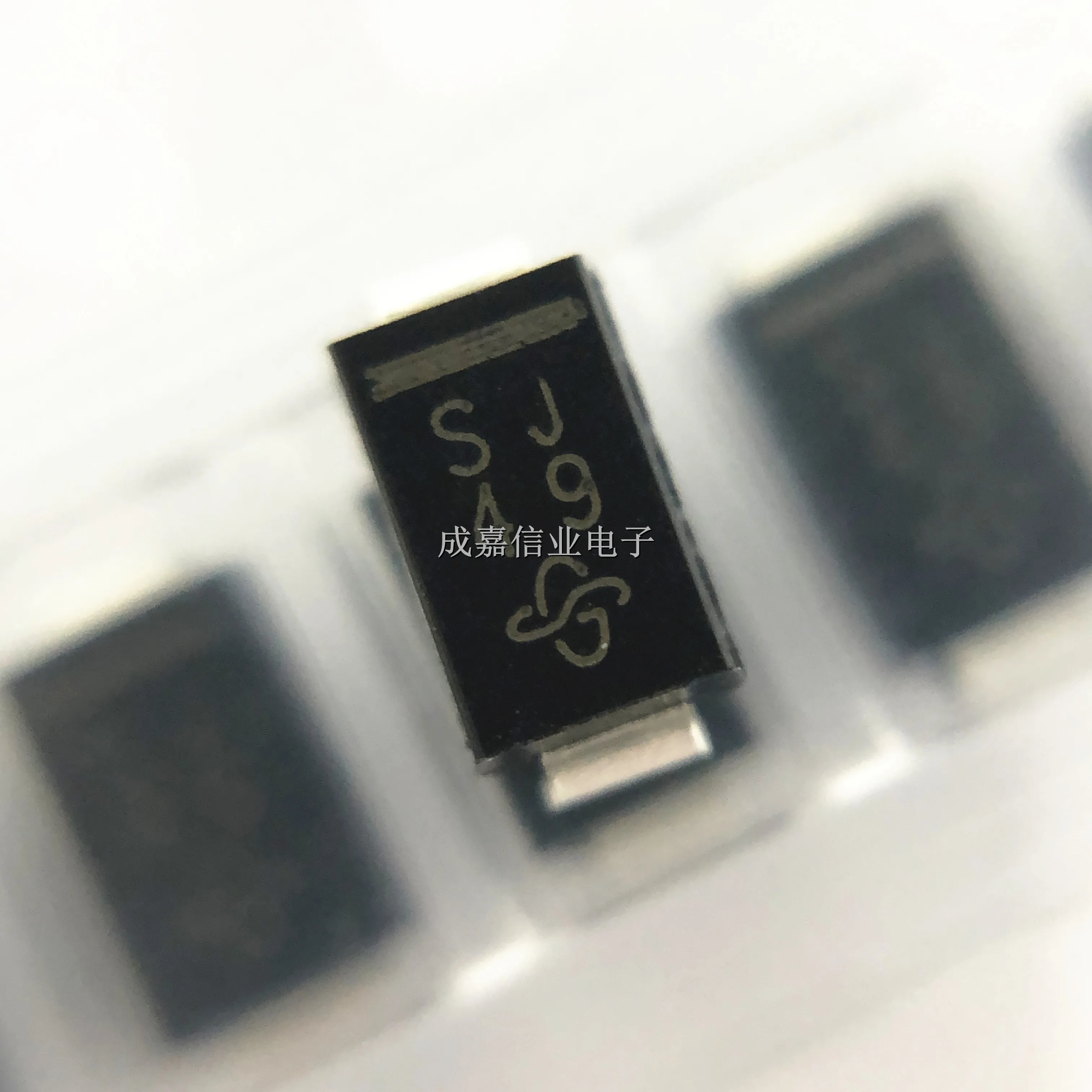 

100 шт./лот S1J-E3/61T DO-214AC МАРКИРОВКА SMA; выпрямители SJ 1A 600 В, рабочая температура:-55 C-+ 150 C