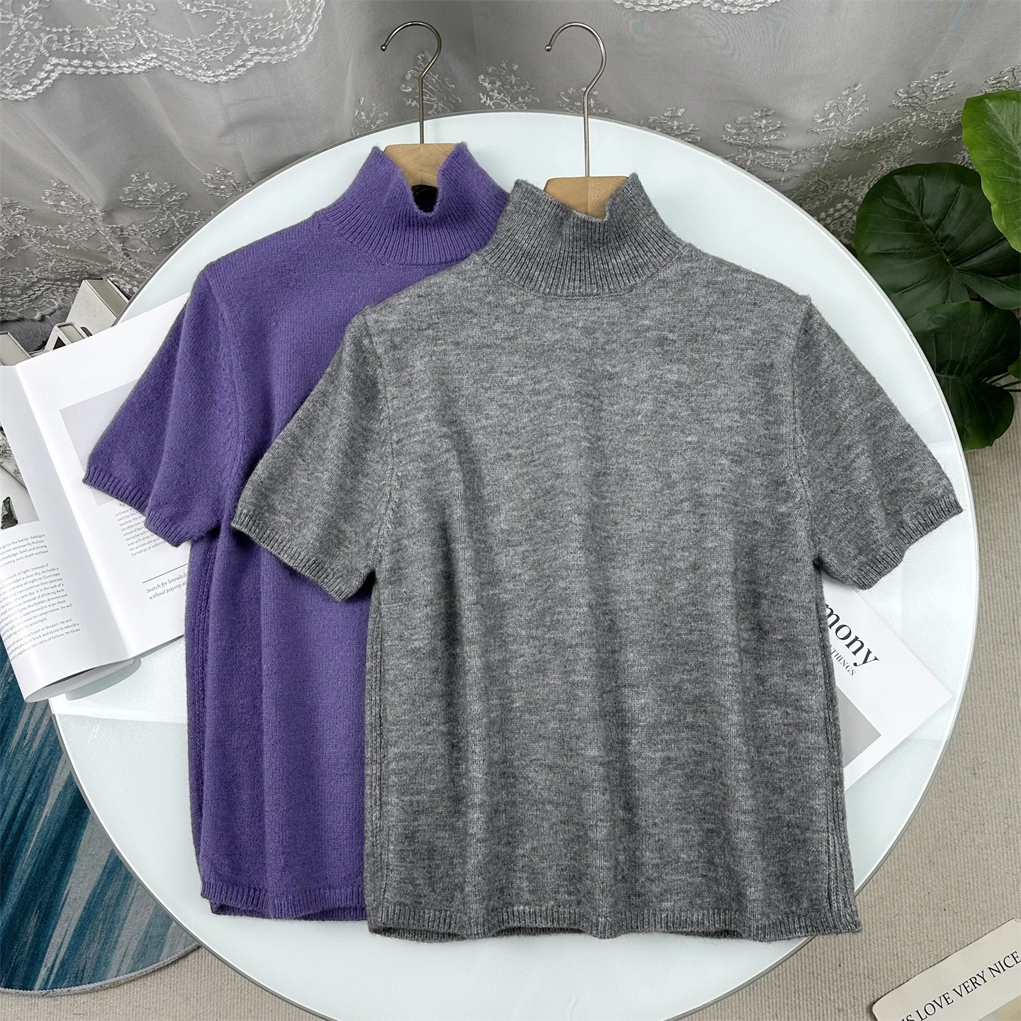 

Удобная вязаная футболка с высоким воротником и коротким рукавом, женская, серия Miu, универсальная, для многослойных образов, модный топ Весна 2026