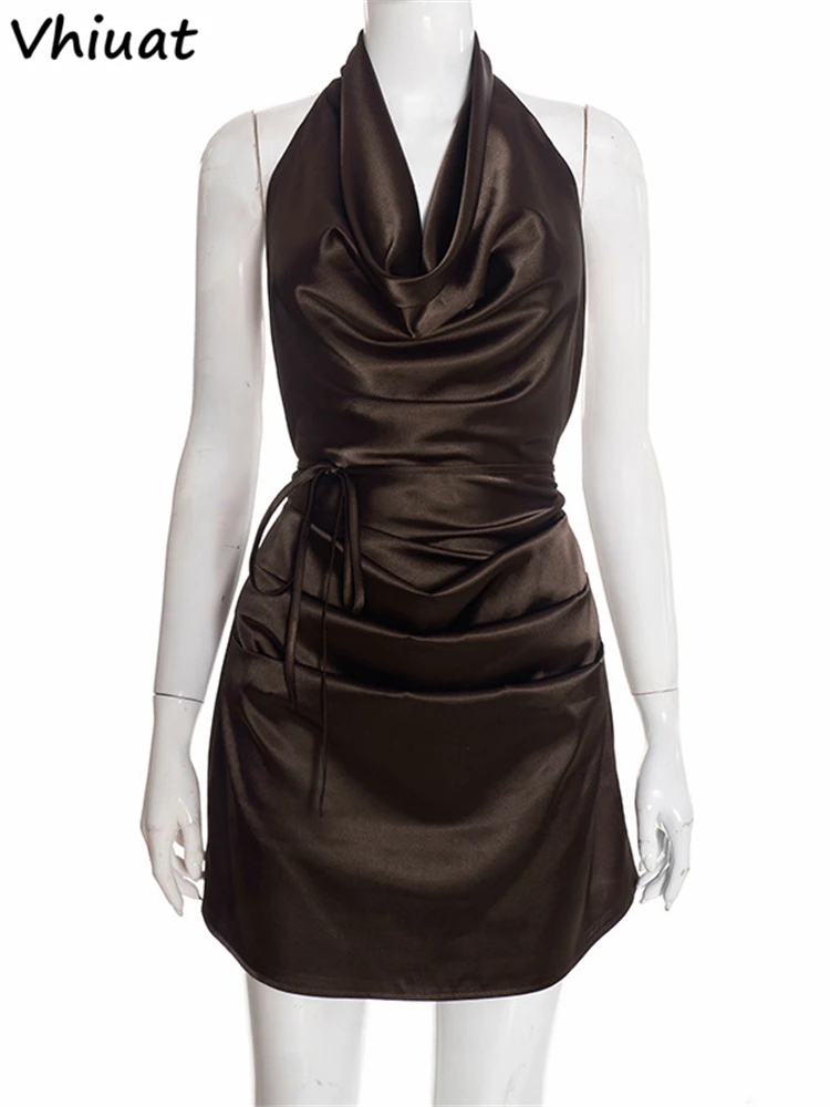 เดรสสั้นผ้าซาตินแบบผูกคอ แขนกุด ทรงเข้ารูป รุ่นใหม่ ฤดูใบไม้ผลิ 2026 เหมาะสำหรับงานปาร์ตี้ สไตล์เซ็กซี่ โชว์หลัง พร้อมเข็มขัดรัดเอวสูง