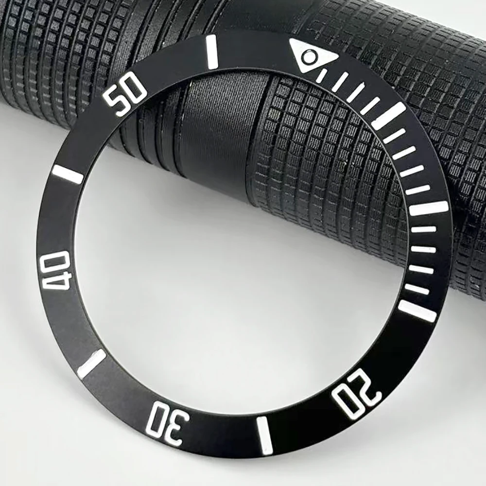 High-quality aluminum bezel with dimensions 40.3mm x 32.3mm, polished bezel, bezel ring on the case, watch components