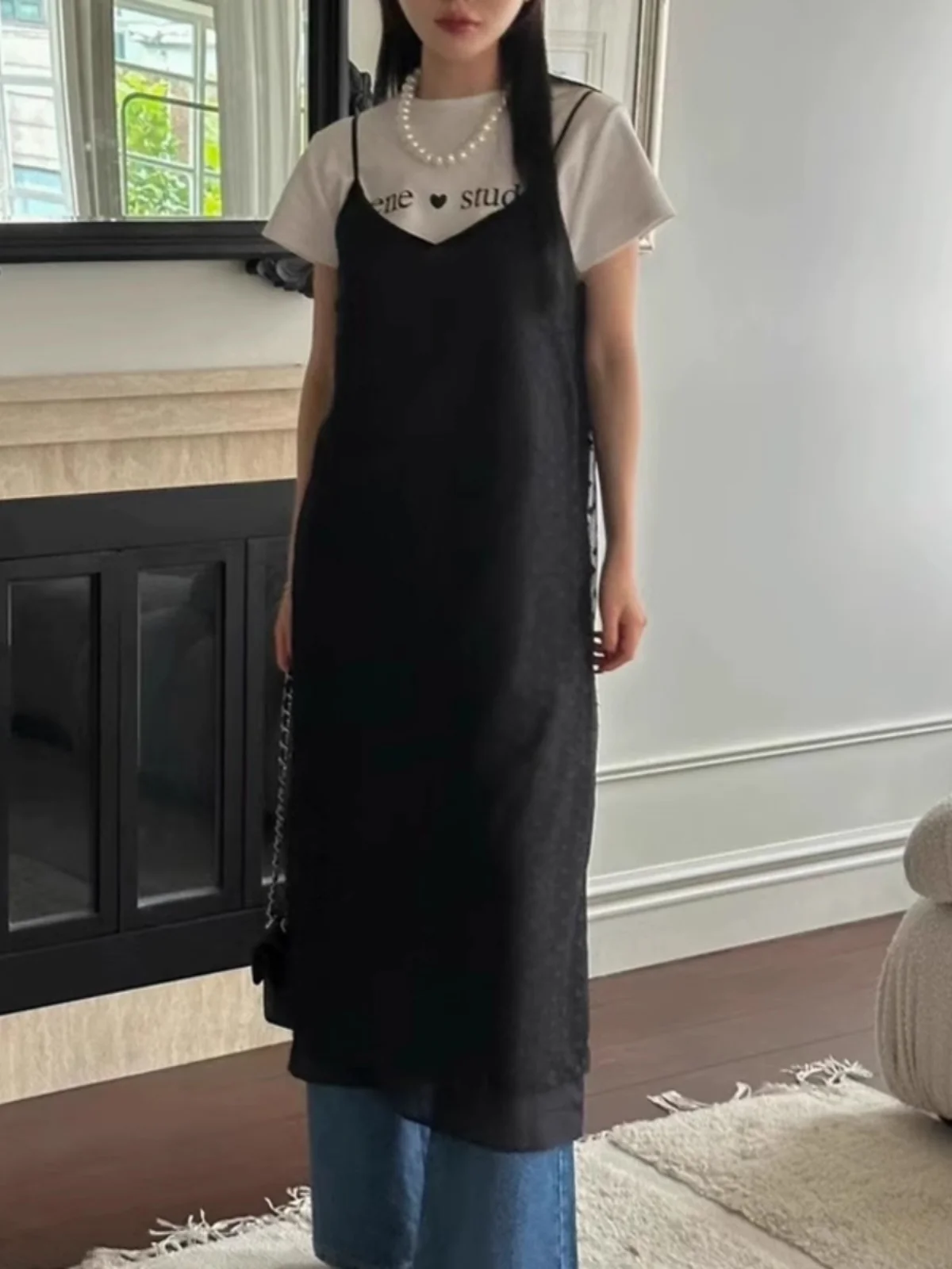 Vestido f com decote em V, alças finas, estilo novo e e para a primavera de 2024, com bordado floral em camadas...