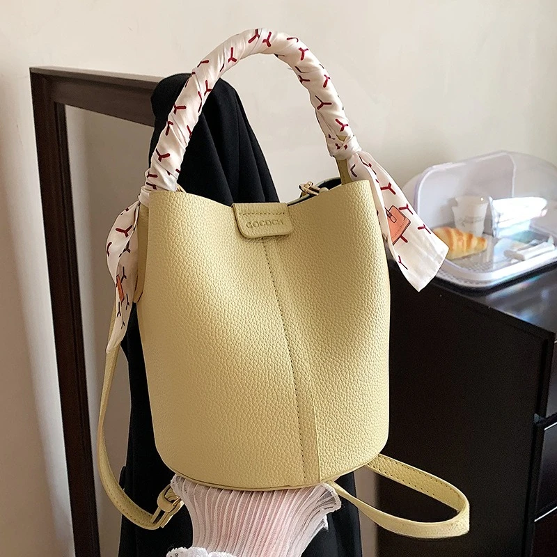 حقيبة كروس عصرية على شكل دلو 2025 - تصميم فرنسي بسيط، لون نقي، متوفر في المخزون، إرسال فوري